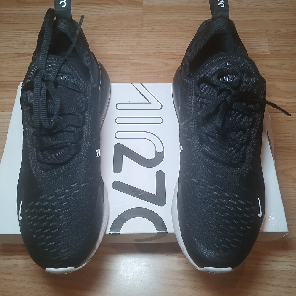 Nike Men's Black and White Air Max 270 Sneakers